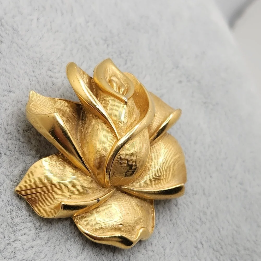 Vintage Trifari Rose Brooch Gold Tone Textured Flower Pin Signed MCM Retro